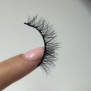 MISTLETOE LASH
